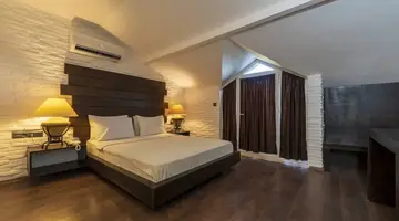 MANASPARK DELUXE HOTEL