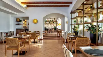 Mangia’s Santa Teresa Resort