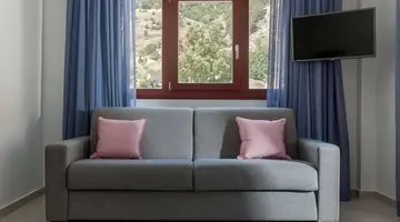 MAR n MAR Crown Hotel &amp Suites