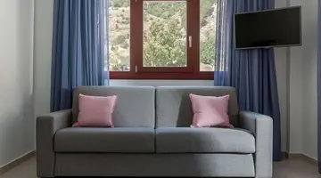MAR n MAR Crown Hotel & Suites
