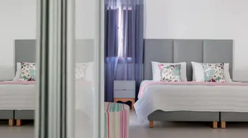 MAR n MAR Crown Hotel & Suites