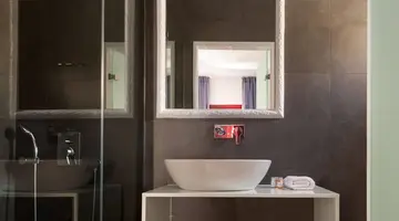 MAR n MAR Crown Hotel & Suites