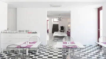MAR n MAR Crown Hotel & Suites