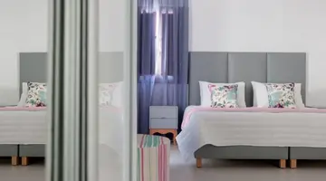 MAR n MAR Crown Hotel & Suites