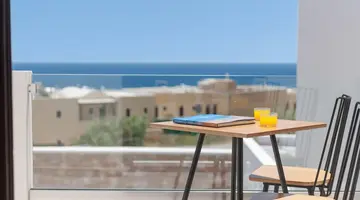 MAR n MAR Crown Hotel & Suites