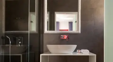 MAR n MAR Crown Hotel & Suites