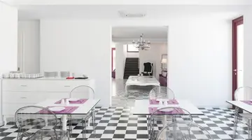 MAR n MAR Crown Hotel & Suites