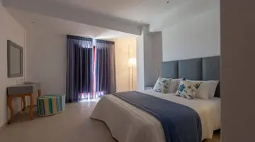 MAR n MAR Crown Hotel & Suites