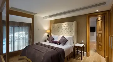 Mardan Palace