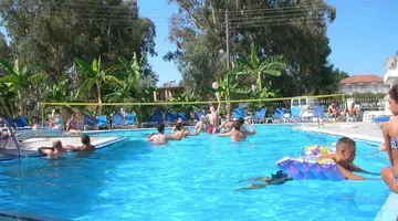 Mariana Hotel and Studios