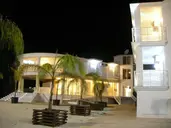 Mariana Hotel and Studios