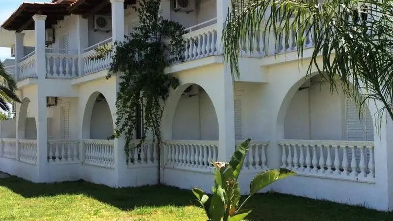 Mariana Hotel and Studios