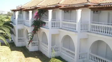 Mariana Hotel and Studios
