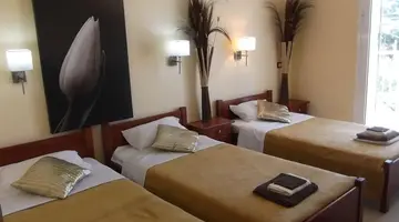 Mariana Hotel and Studios