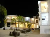 Mariana Hotel and Studios
