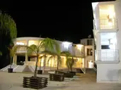 Mariana Hotel and Studios
