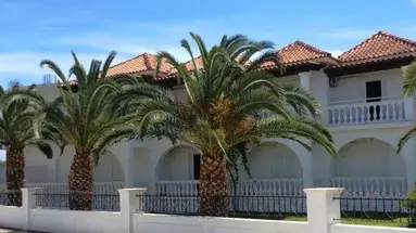 Mariana Hotel and Studios