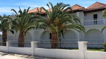 Mariana Hotel and Studios