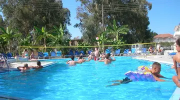 Mariana Hotel and Studios