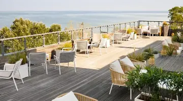 Marine Hotel