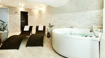 Marine Hotel