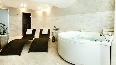Marine Hotel