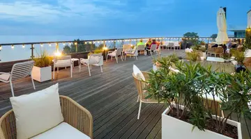 Marine Hotel