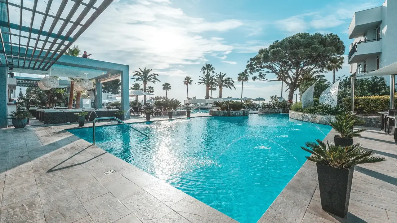 Marins Suites Hotel