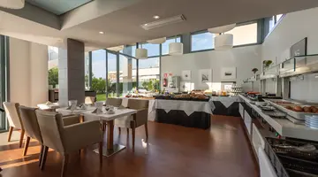 Marins Suites Hotel