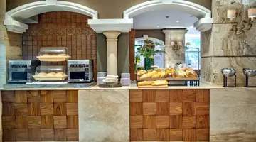 Maritim Antonine Hotel & Spa