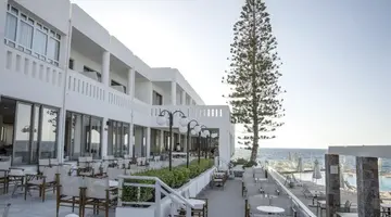Maritimo Beach Hotel