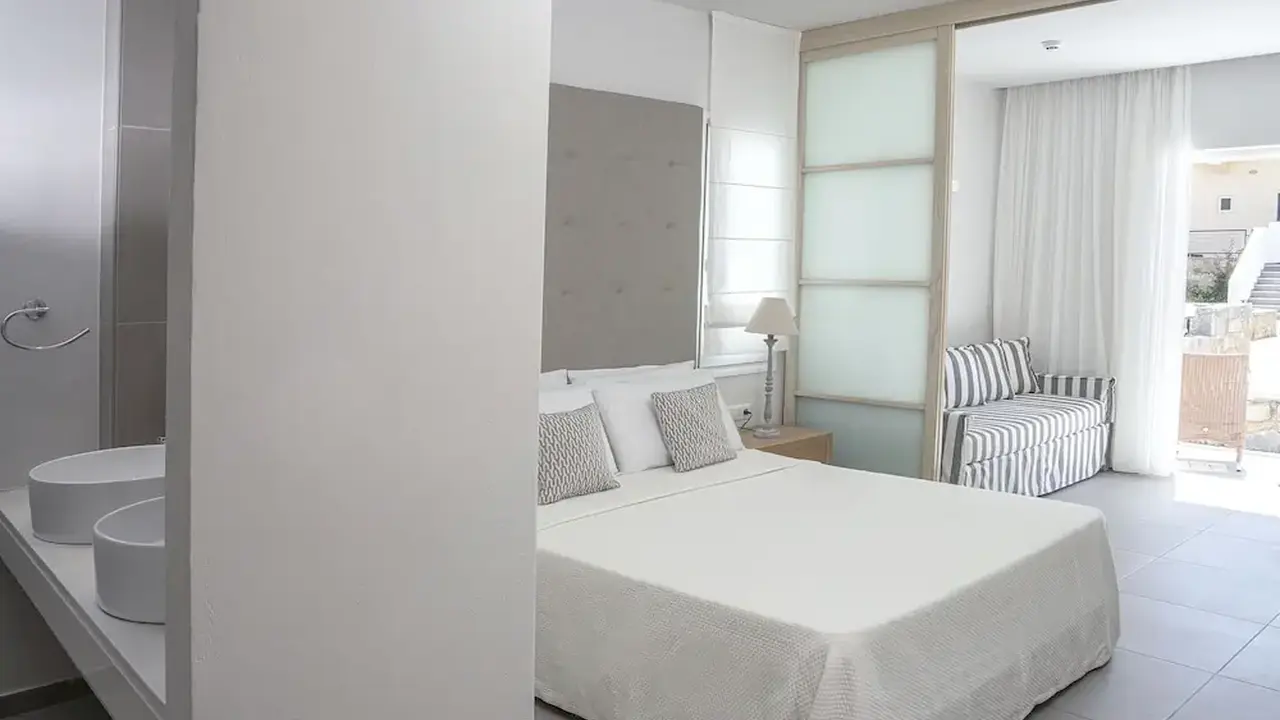 Maritimo Beach Hotel