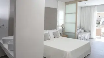 Maritimo Beach Hotel