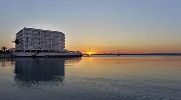 Marques Universal Hotel