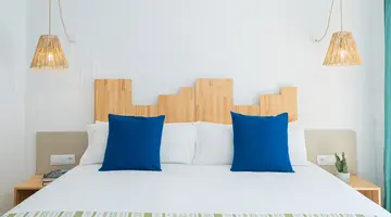 MARSENSES FERRERA BLANCA (ADULTS ONLY 18+)