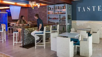 MARYLANZA SUITES & SPA