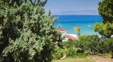 Matina Pefkos Aparthotel