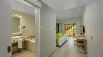 MAURICIA BEACHCOMBER RESORT & SPA