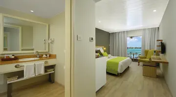 MAURICIA BEACHCOMBER RESORT & SPA