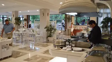 May Hotel