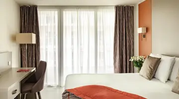 Mayflower Hotel