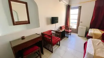 Megan Halomy Hotel