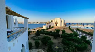 Megan Halomy Hotel