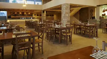 Melpo Antia Hotel & Suites