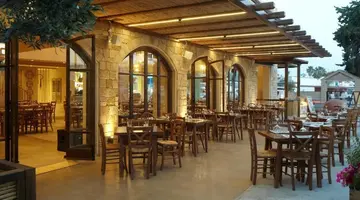Melpo Antia Hotel & Suites