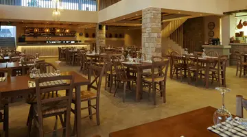 Melpo Antia Hotel & Suites