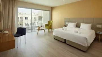 MELPO ANTIA HOTEL & SUITS