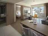 MELPO ANTIA HOTEL & SUITS