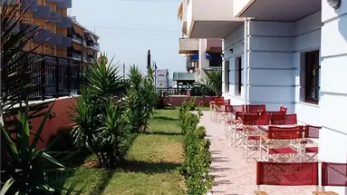 Melrose Hotel