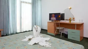 MENA PALACE